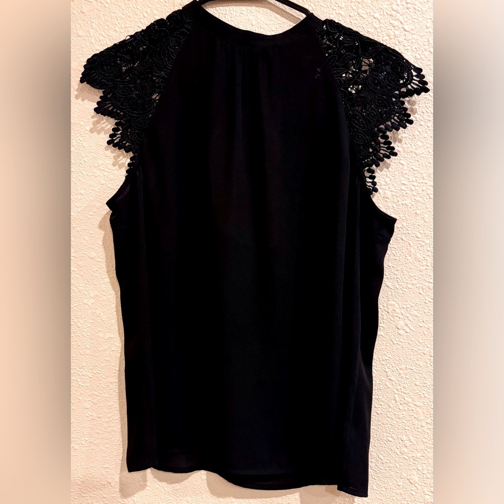 EXPRESS LACE SHORT SLEEVE BLOUSE